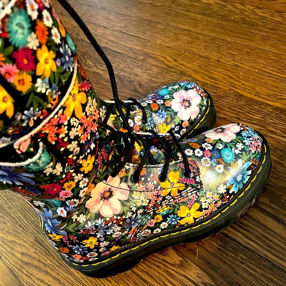 New Jagger Wanderlust boot ❤️ - Picture 2 of 3